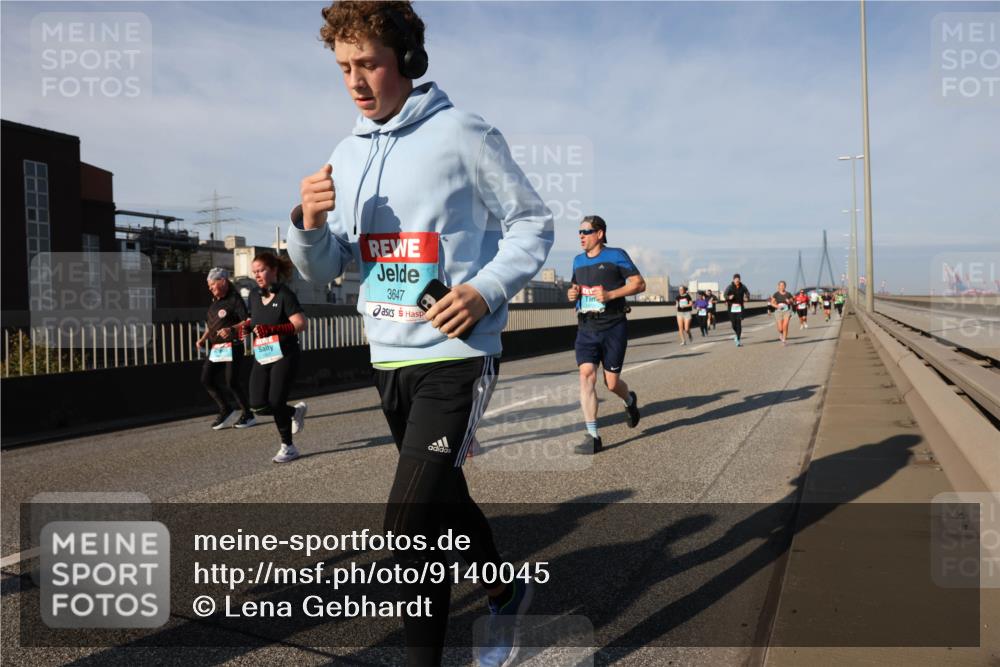 03.10.2025 - Köhlbrandbrückenlauf Lena Gebhardt http://msf.ph/oto/9140045 03.10.2025 09:57:51 Position 2 3647 meine-sportfotos.de