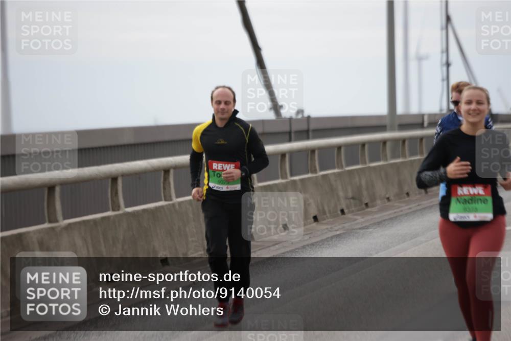 03.10.2025 - Köhlbrandbrückenlauf Jannik Wohlers http://msf.ph/oto/9140054 03.10.2025 16:11:03 Position 1 9375, 9373 meine-sportfotos.de