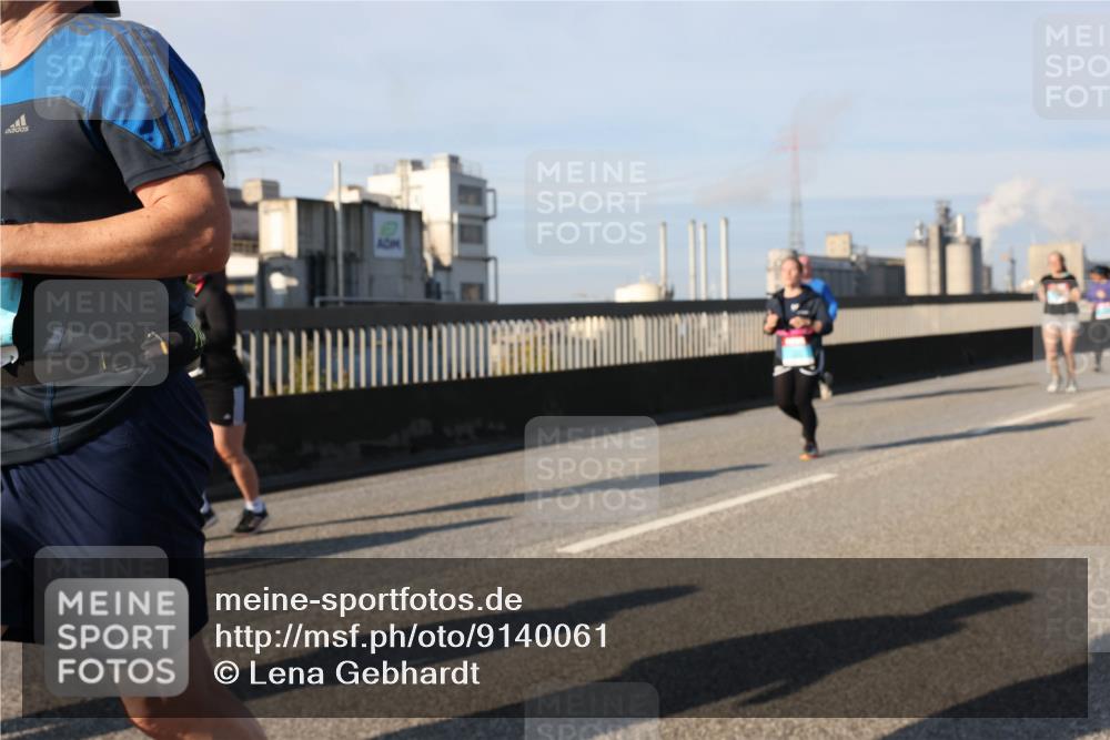 03.10.2025 - Köhlbrandbrückenlauf Lena Gebhardt http://msf.ph/oto/9140061 03.10.2025 09:57:52 Position 2  meine-sportfotos.de