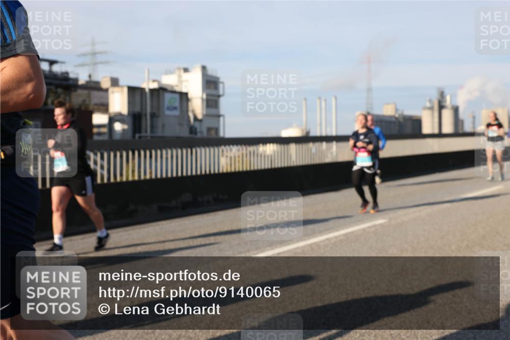 03.10.2025 - Köhlbrandbrückenlauf Lena Gebhardt http://msf.ph/oto/9140065 03.10.2025 09:57:52 Position 2  meine-sportfotos.de