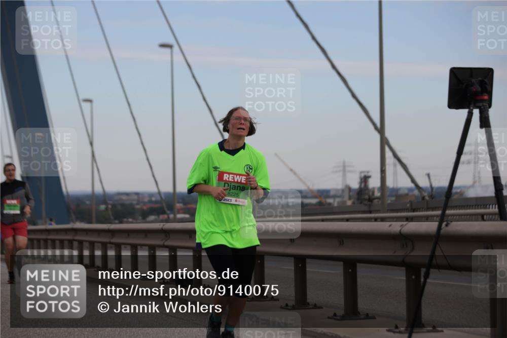 03.10.2025 - Köhlbrandbrückenlauf Jannik Wohlers http://msf.ph/oto/9140075 03.10.2025 15:31:41 Position 1 8225 meine-sportfotos.de