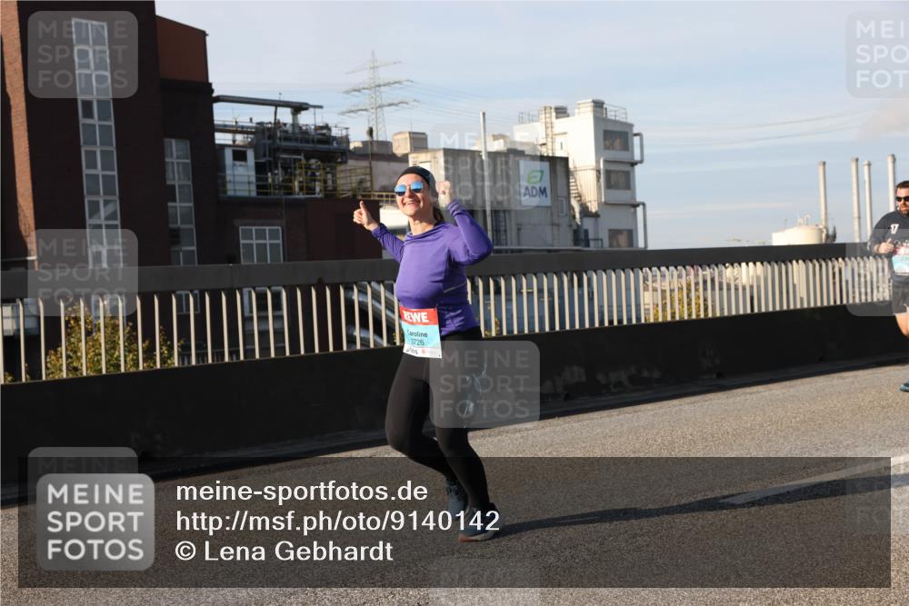 03.10.2025 - Köhlbrandbrückenlauf Lena Gebhardt http://msf.ph/oto/9140142 03.10.2025 09:57:58 Position 2 3726 meine-sportfotos.de