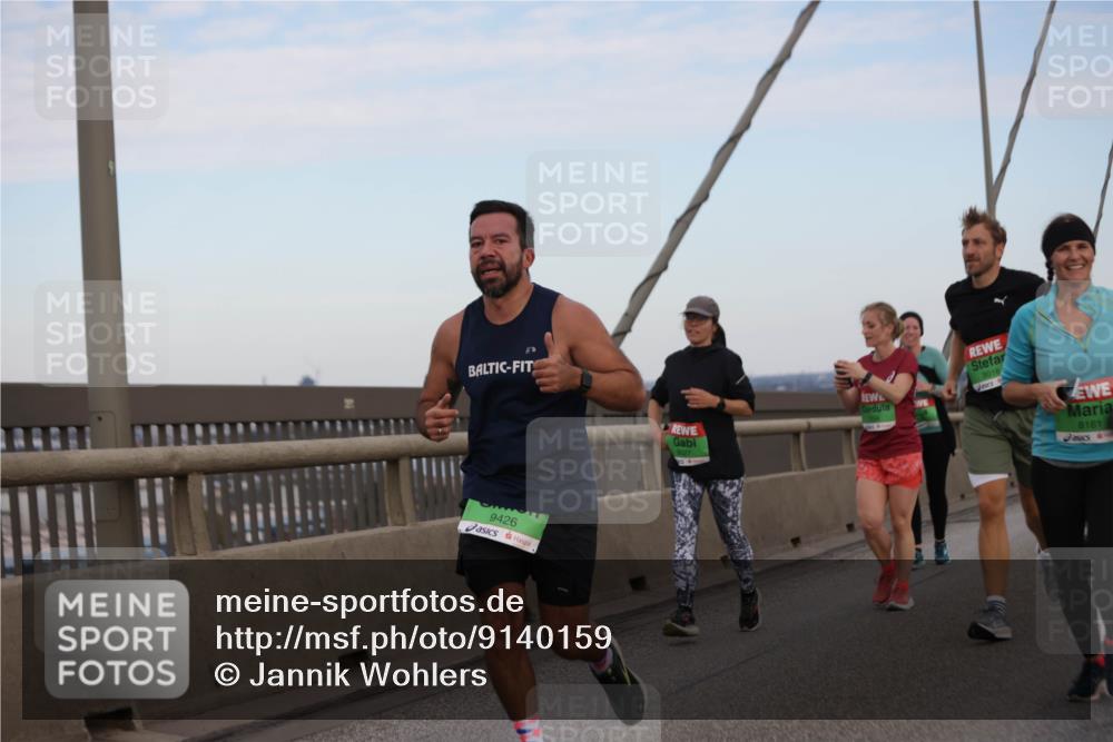 03.10.2025 - Köhlbrandbrückenlauf Jannik Wohlers http://msf.ph/oto/9140159 03.10.2025 15:31:44 Position 1 9426, 8018, 8161 meine-sportfotos.de