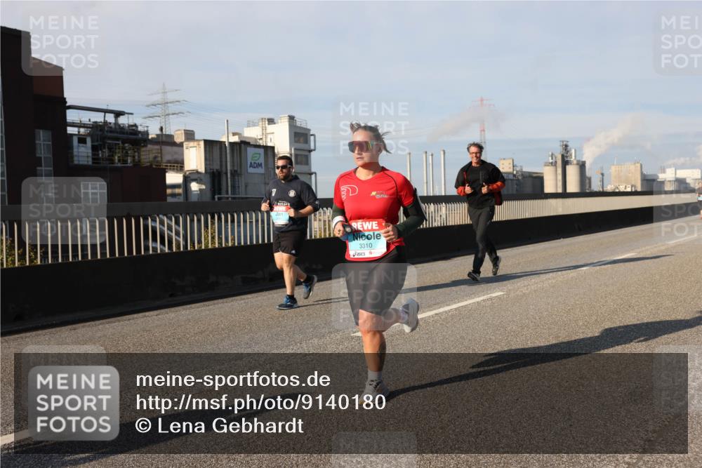 03.10.2025 - Köhlbrandbrückenlauf Lena Gebhardt http://msf.ph/oto/9140180 03.10.2025 09:58:00 Position 2 3310 meine-sportfotos.de
