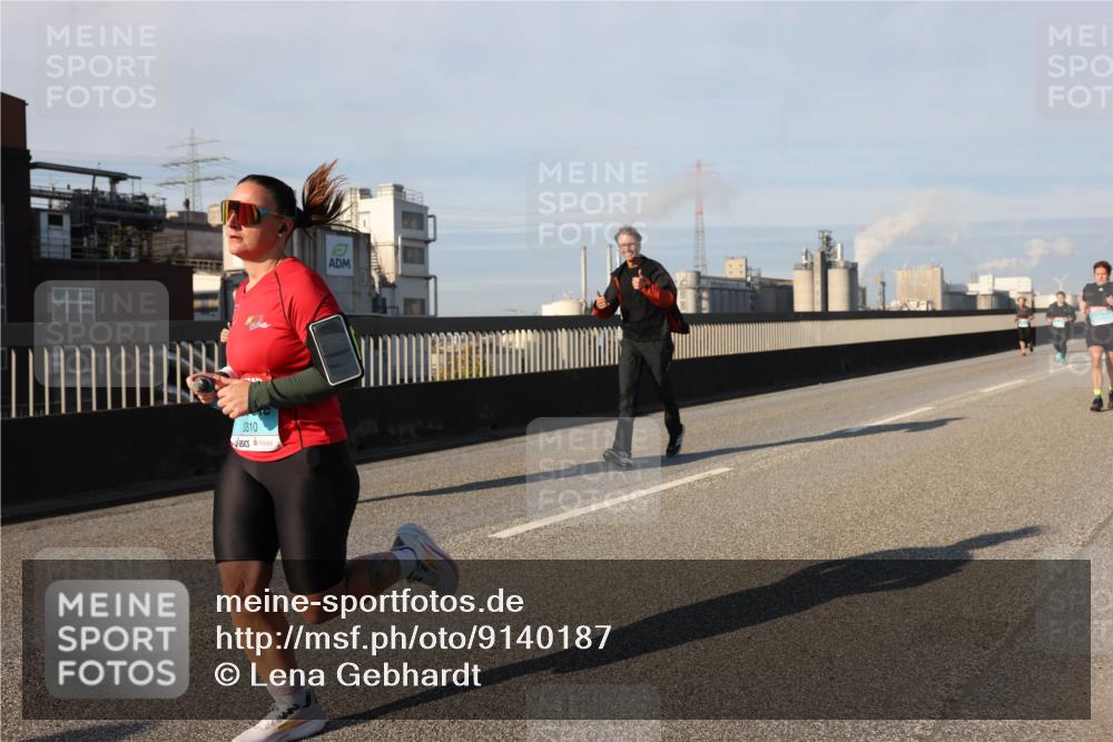03.10.2025 - Köhlbrandbrückenlauf Lena Gebhardt http://msf.ph/oto/9140187 03.10.2025 09:58:00 Position 2 3310 meine-sportfotos.de