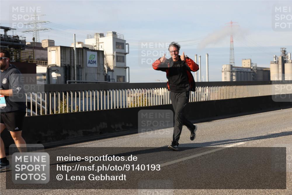 03.10.2025 - Köhlbrandbrückenlauf Lena Gebhardt http://msf.ph/oto/9140193 03.10.2025 09:58:00 Position 2  meine-sportfotos.de