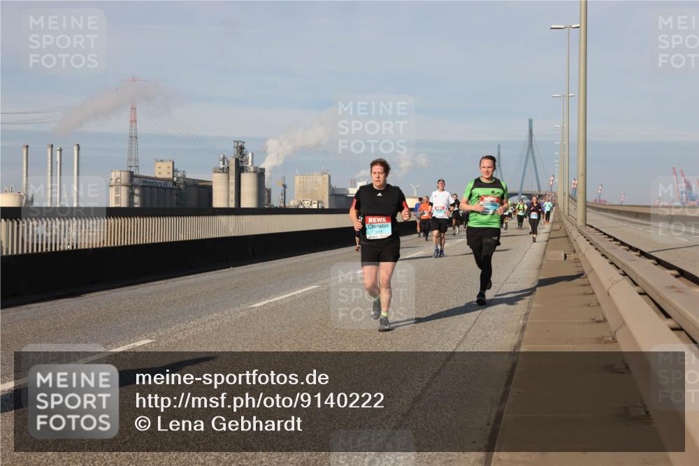 03.10.2025 - Köhlbrandbrückenlauf Lena Gebhardt http://msf.ph/oto/9140222 03.10.2025 09:58:02 Position 2  meine-sportfotos.de