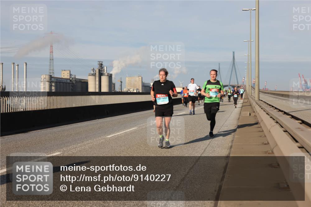 03.10.2025 - Köhlbrandbrückenlauf Lena Gebhardt http://msf.ph/oto/9140227 03.10.2025 09:58:02 Position 2  meine-sportfotos.de