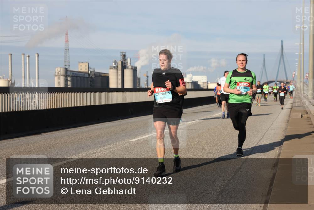 03.10.2025 - Köhlbrandbrückenlauf Lena Gebhardt http://msf.ph/oto/9140232 03.10.2025 09:58:03 Position 2 1649, 74171 meine-sportfotos.de