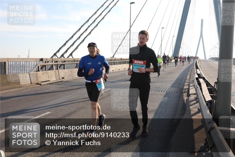 03.10.2025 - Köhlbrandbrückenlauf Yannick Fuchs http://msf.ph/oto/9140233 03.10.2025 08:24:54 Position 2 18 meine-sportfotos.de