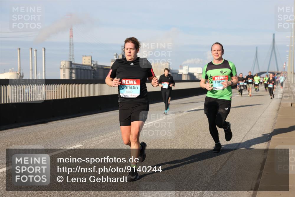 03.10.2025 - Köhlbrandbrückenlauf Lena Gebhardt http://msf.ph/oto/9140244 03.10.2025 09:58:03 Position 2 1649, 2707 meine-sportfotos.de