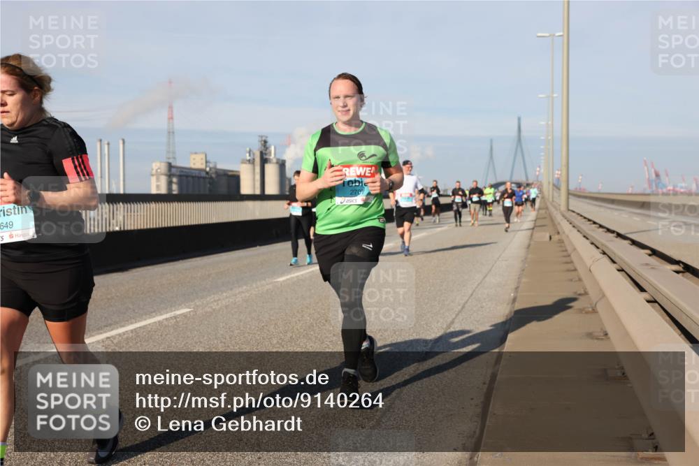 03.10.2025 - Köhlbrandbrückenlauf Lena Gebhardt http://msf.ph/oto/9140264 03.10.2025 09:58:04 Position 2 649, 2707 meine-sportfotos.de