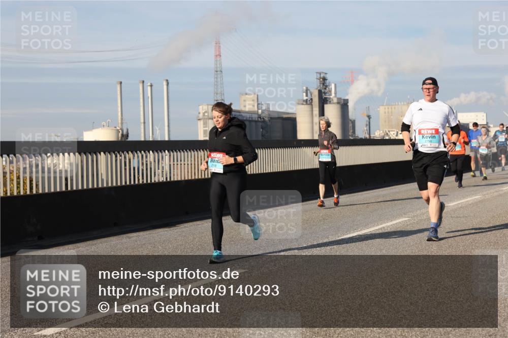03.10.2025 - Köhlbrandbrückenlauf Lena Gebhardt http://msf.ph/oto/9140293 03.10.2025 09:58:05 Position 2 2118, 2750 meine-sportfotos.de
