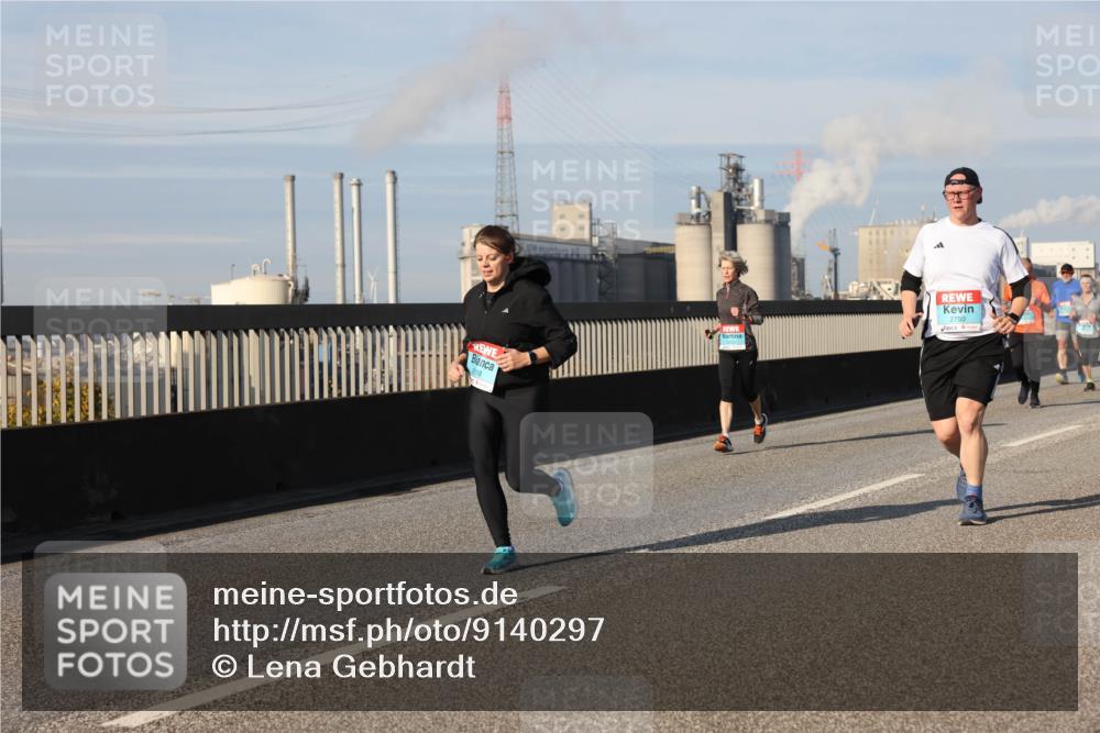 03.10.2025 - Köhlbrandbrückenlauf Lena Gebhardt http://msf.ph/oto/9140297 03.10.2025 09:58:06 Position 2 2118, 2750 meine-sportfotos.de