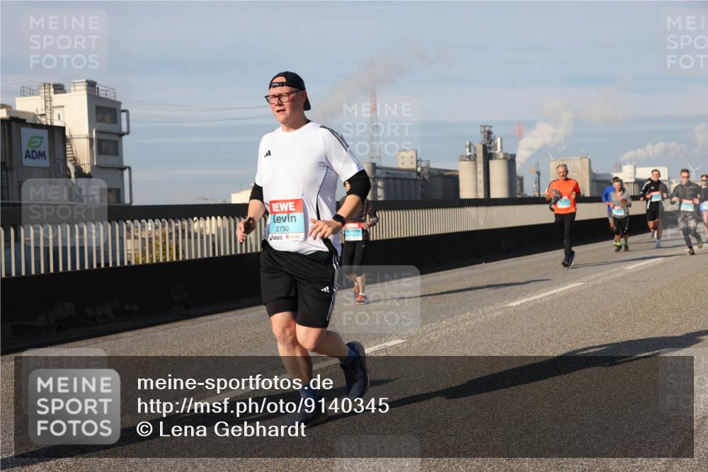 03.10.2025 - Köhlbrandbrückenlauf Lena Gebhardt http://msf.ph/oto/9140345 03.10.2025 09:58:07 Position 2 2750 meine-sportfotos.de