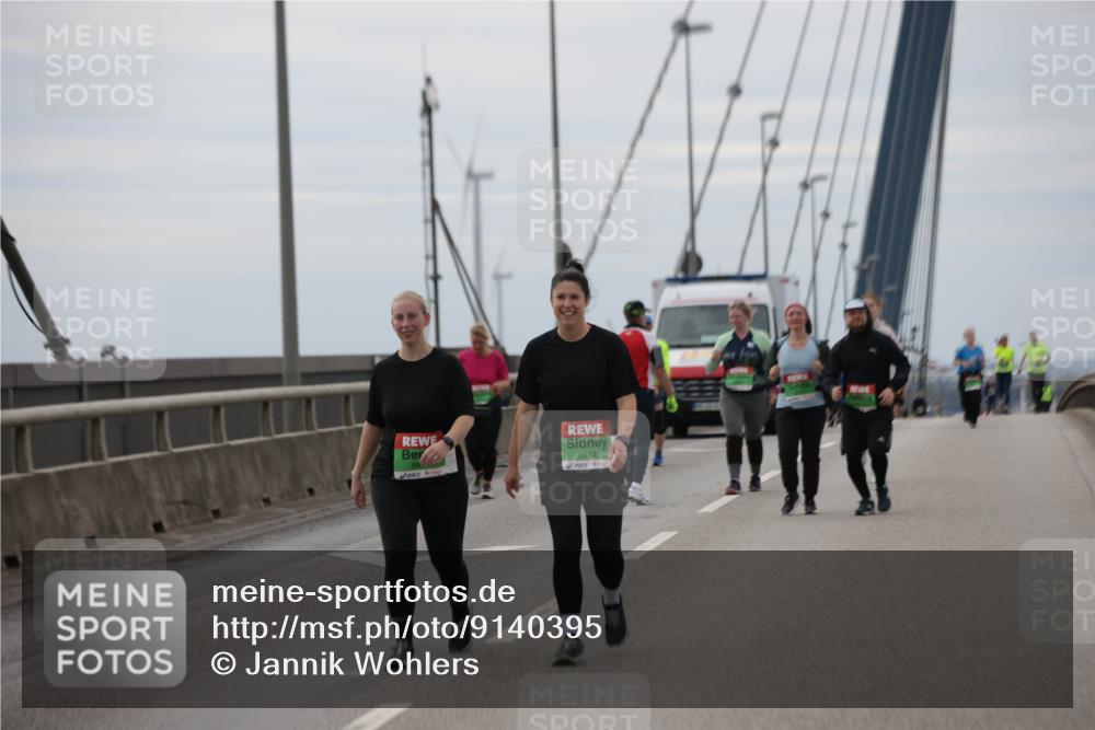03.10.2025 - Köhlbrandbrückenlauf Jannik Wohlers http://msf.ph/oto/9140395 03.10.2025 16:12:23 Position 1 8943 meine-sportfotos.de