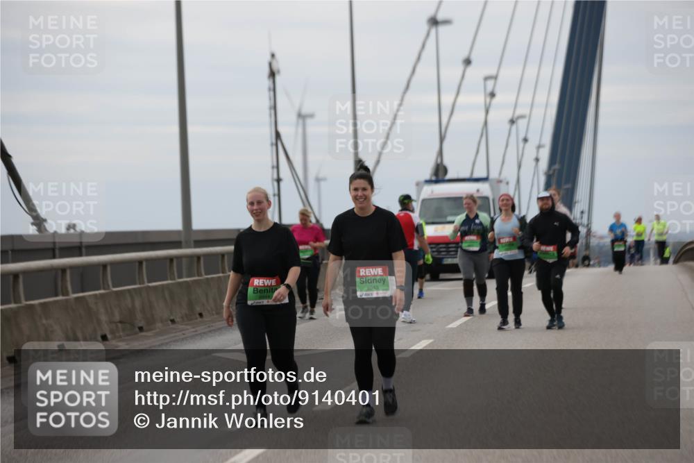 03.10.2025 - Köhlbrandbrückenlauf Jannik Wohlers http://msf.ph/oto/9140401 03.10.2025 16:12:23 Position 1 8944, 8943 meine-sportfotos.de