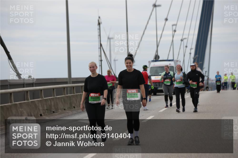 03.10.2025 - Köhlbrandbrückenlauf Jannik Wohlers http://msf.ph/oto/9140404 03.10.2025 16:12:23 Position 1 8944, 8943 meine-sportfotos.de
