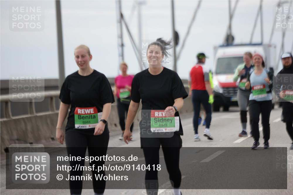 03.10.2025 - Köhlbrandbrückenlauf Jannik Wohlers http://msf.ph/oto/9140418 03.10.2025 16:12:24 Position 1 8944, 8943 meine-sportfotos.de