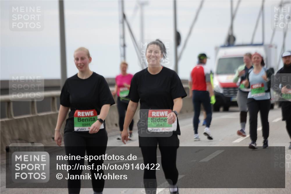 03.10.2025 - Köhlbrandbrückenlauf Jannik Wohlers http://msf.ph/oto/9140422 03.10.2025 16:12:24 Position 1 8944, 8943 meine-sportfotos.de