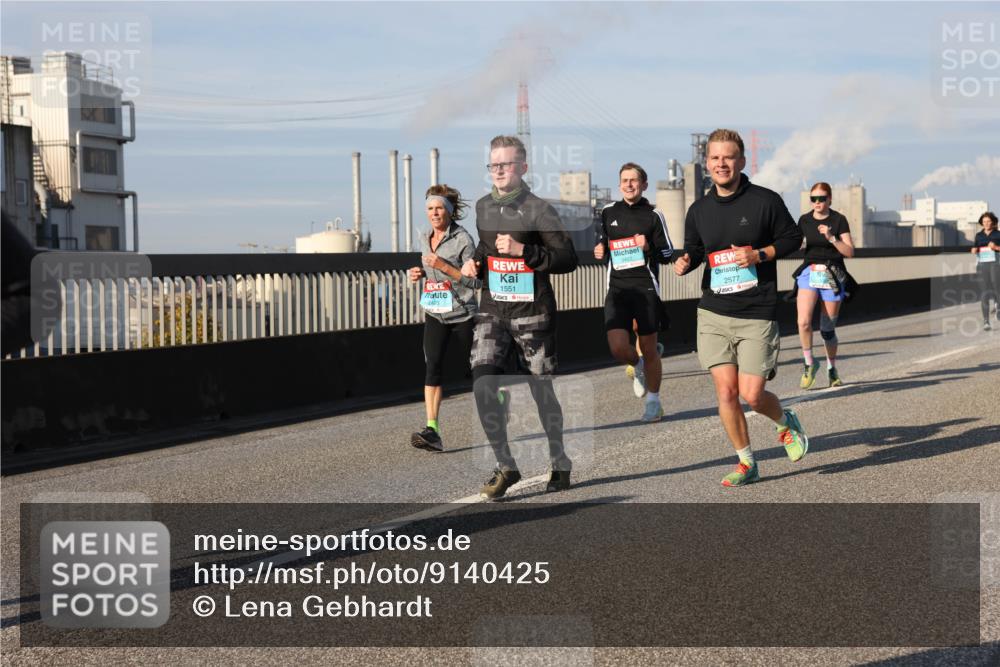03.10.2025 - Köhlbrandbrückenlauf Lena Gebhardt http://msf.ph/oto/9140425 03.10.2025 09:58:12 Position 2 1551, 2423, 2577 meine-sportfotos.de