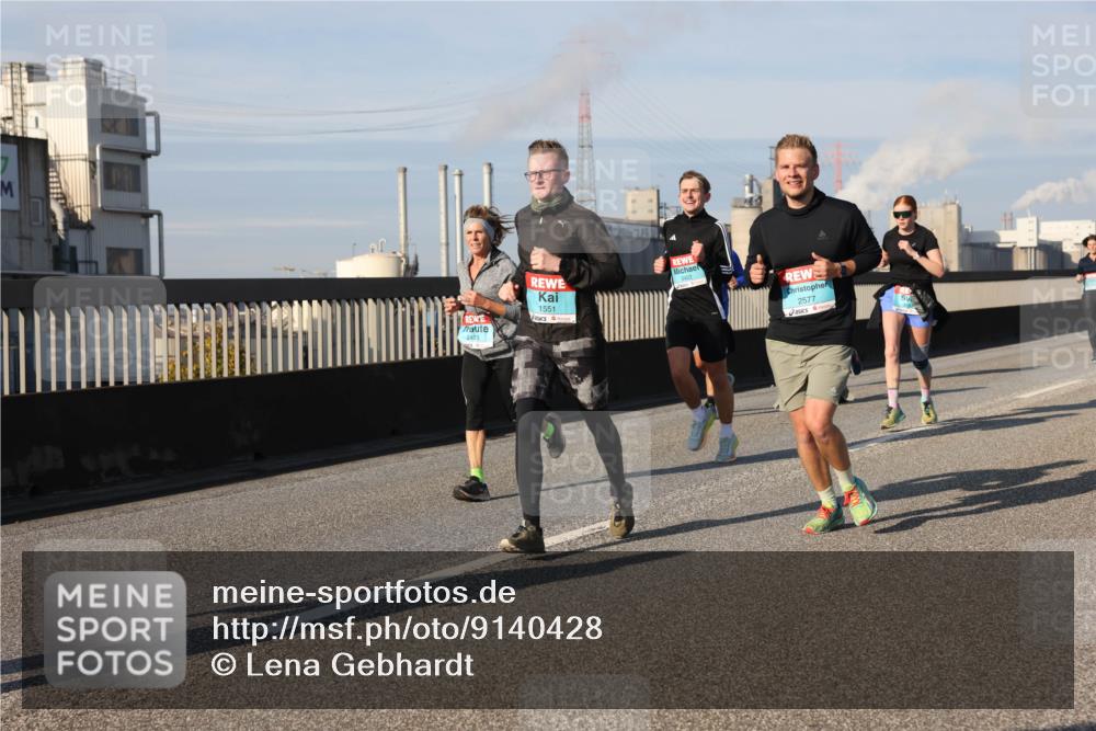 03.10.2025 - Köhlbrandbrückenlauf Lena Gebhardt http://msf.ph/oto/9140428 03.10.2025 09:58:12 Position 2 1551, 2423, 2577 meine-sportfotos.de