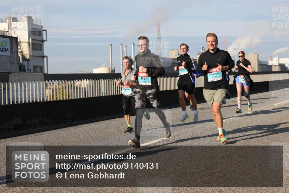 03.10.2025 - Köhlbrandbrückenlauf Lena Gebhardt http://msf.ph/oto/9140431 03.10.2025 09:58:12 Position 2 1551, 2423, 2422, 2577 meine-sportfotos.de