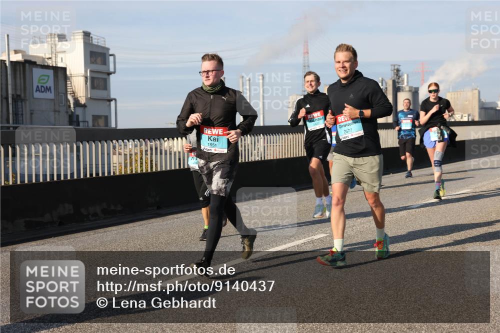 03.10.2025 - Köhlbrandbrückenlauf Lena Gebhardt http://msf.ph/oto/9140437 03.10.2025 09:58:12 Position 2 1551, 2422, 2577 meine-sportfotos.de