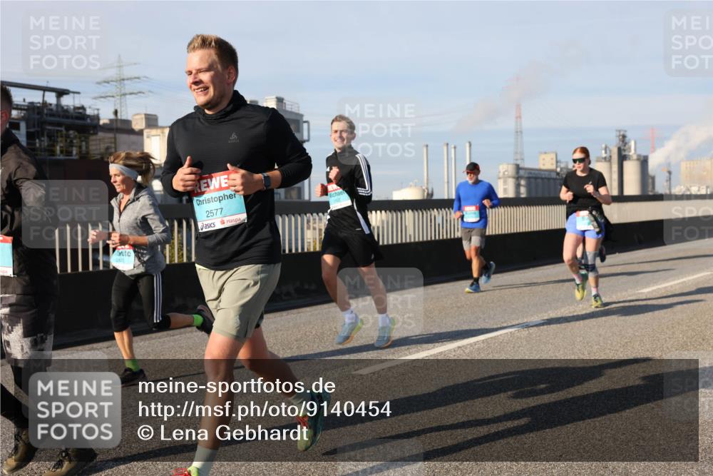 03.10.2025 - Köhlbrandbrückenlauf Lena Gebhardt http://msf.ph/oto/9140454 03.10.2025 09:58:13 Position 2 2421, 2577 meine-sportfotos.de