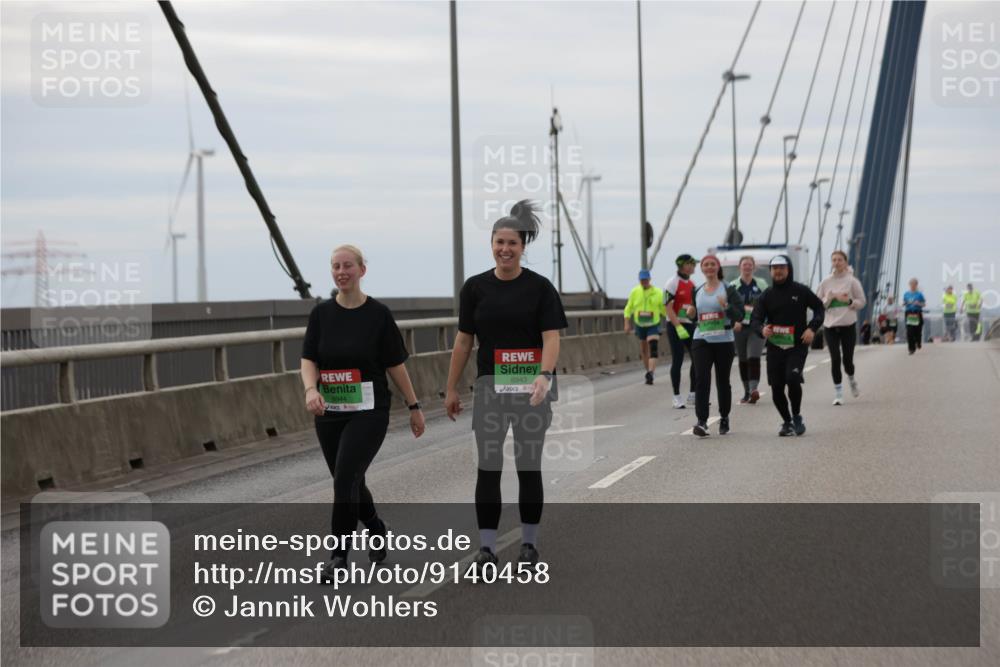 03.10.2025 - Köhlbrandbrückenlauf Jannik Wohlers http://msf.ph/oto/9140458 03.10.2025 16:12:26 Position 1 8944, 8943 meine-sportfotos.de