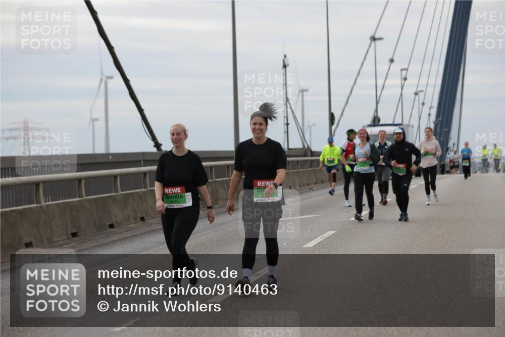 03.10.2025 - Köhlbrandbrückenlauf Jannik Wohlers http://msf.ph/oto/9140463 03.10.2025 16:12:26 Position 1 8944 meine-sportfotos.de