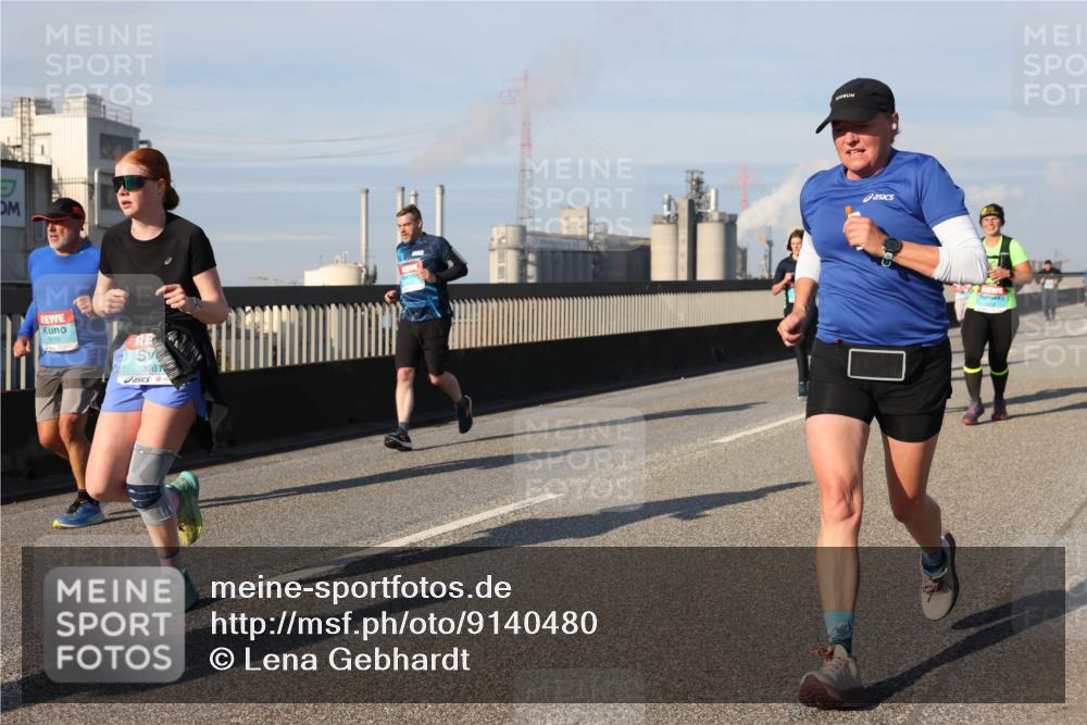03.10.2025 - Köhlbrandbrückenlauf Lena Gebhardt http://msf.ph/oto/9140480 03.10.2025 09:58:15 Position 2 3176, 3081 meine-sportfotos.de