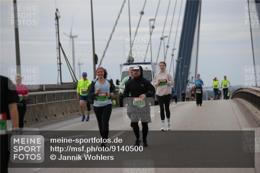 03.10.2025 - Köhlbrandbrückenlauf Jannik Wohlers http://msf.ph/oto/9140500 03.10.2025 16:12:27 Position 1 8701, 8671 meine-sportfotos.de