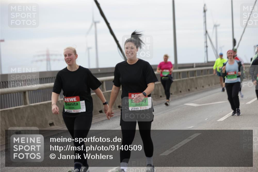 03.10.2025 - Köhlbrandbrückenlauf Jannik Wohlers http://msf.ph/oto/9140509 03.10.2025 16:12:27 Position 1 8944, 8943 meine-sportfotos.de