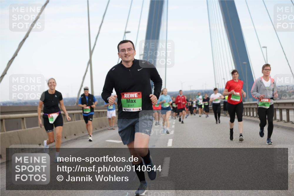 03.10.2025 - Köhlbrandbrückenlauf Jannik Wohlers http://msf.ph/oto/9140544 03.10.2025 15:32:53 Position 1 8141 meine-sportfotos.de