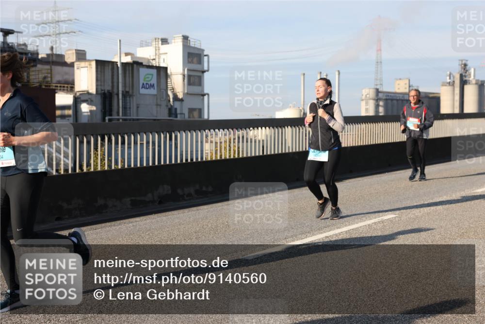 03.10.2025 - Köhlbrandbrückenlauf Lena Gebhardt http://msf.ph/oto/9140560 03.10.2025 09:58:19 Position 2 54, 2949 meine-sportfotos.de
