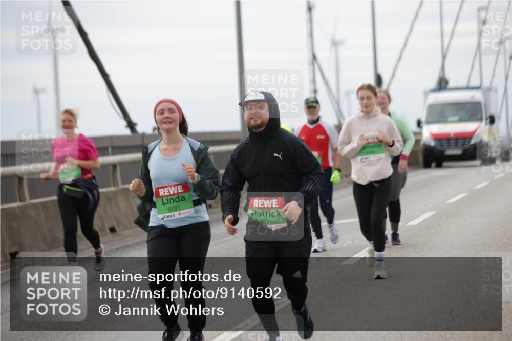 03.10.2025 - Köhlbrandbrückenlauf Jannik Wohlers http://msf.ph/oto/9140592 03.10.2025 16:12:31 Position 1 8701, 8671, 8506 meine-sportfotos.de