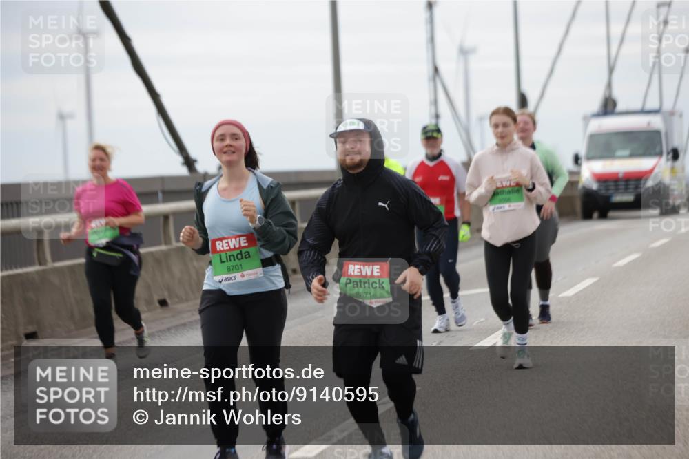 03.10.2025 - Köhlbrandbrückenlauf Jannik Wohlers http://msf.ph/oto/9140595 03.10.2025 16:12:31 Position 1 8701, 8671, 8506 meine-sportfotos.de