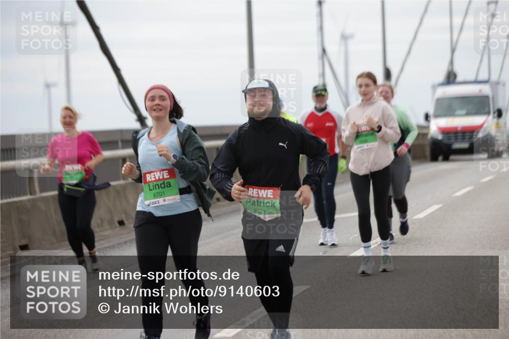 03.10.2025 - Köhlbrandbrückenlauf Jannik Wohlers http://msf.ph/oto/9140603 03.10.2025 16:12:31 Position 1 8701, 8671, 8506 meine-sportfotos.de