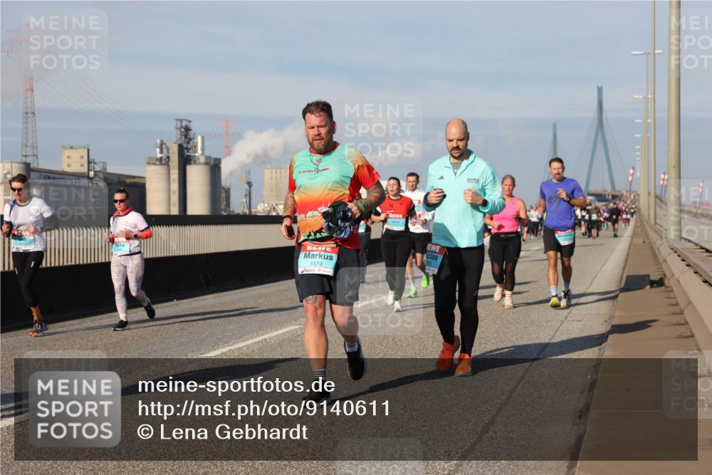 03.10.2025 - Köhlbrandbrückenlauf Lena Gebhardt http://msf.ph/oto/9140611 03.10.2025 09:58:21 Position 2 4, 1573, 283 meine-sportfotos.de