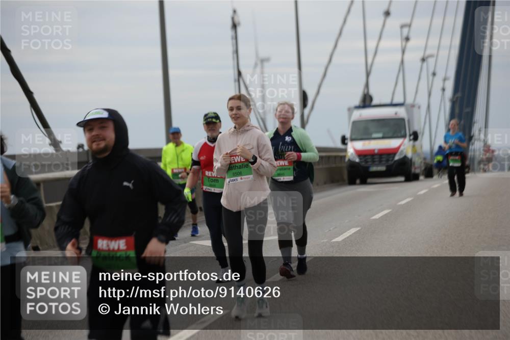 03.10.2025 - Köhlbrandbrückenlauf Jannik Wohlers http://msf.ph/oto/9140626 03.10.2025 16:12:32 Position 1 8506, 8646 meine-sportfotos.de