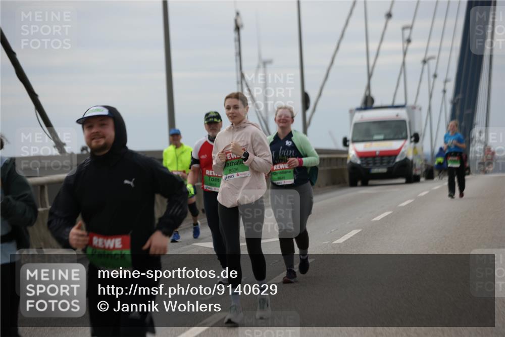 03.10.2025 - Köhlbrandbrückenlauf Jannik Wohlers http://msf.ph/oto/9140629 03.10.2025 16:12:32 Position 1 8506, 8646 meine-sportfotos.de