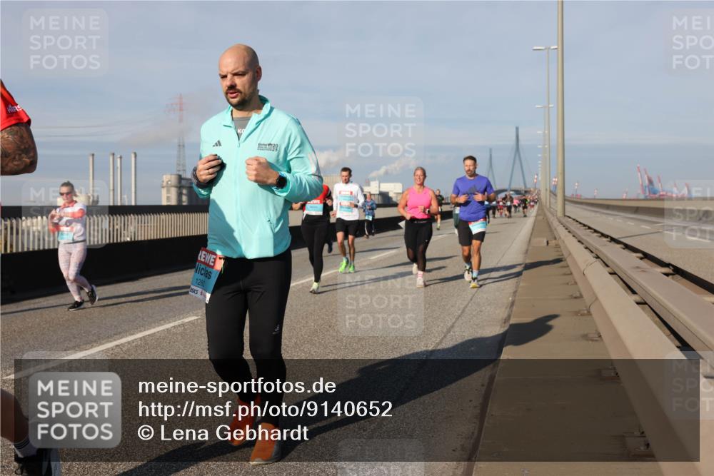 03.10.2025 - Köhlbrandbrückenlauf Lena Gebhardt http://msf.ph/oto/9140652 03.10.2025 09:58:23 Position 2 1283 meine-sportfotos.de