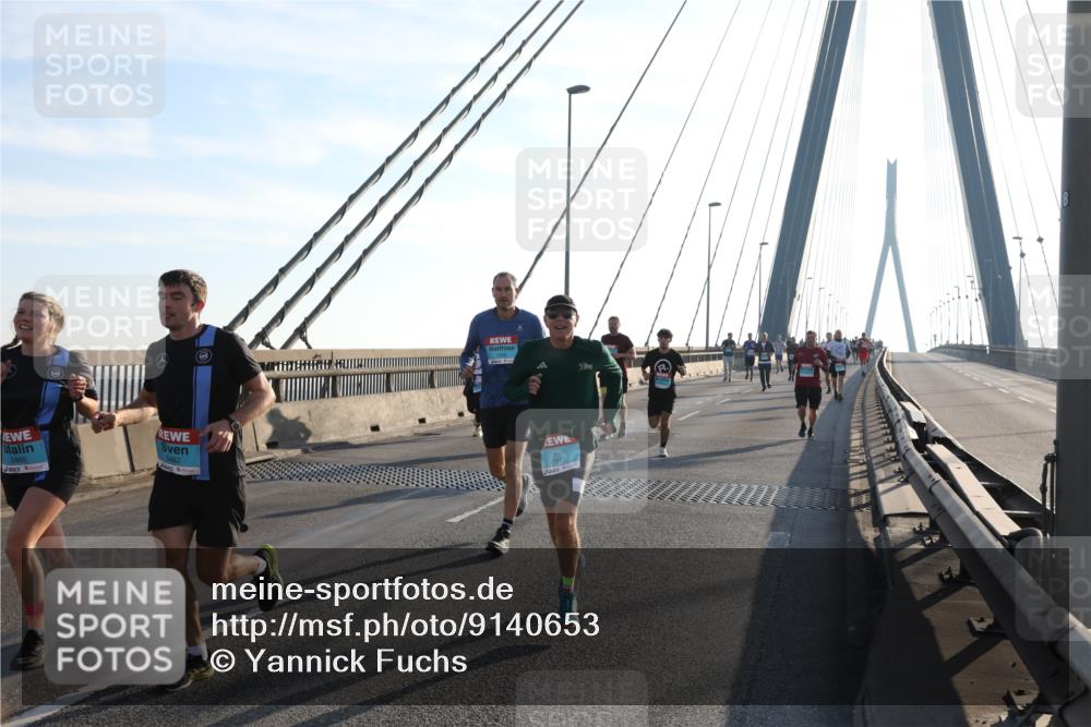 03.10.2025 - Köhlbrandbrückenlauf Yannick Fuchs http://msf.ph/oto/9140653 03.10.2025 08:25:30 Position 2 3465, 3462, 3812 meine-sportfotos.de