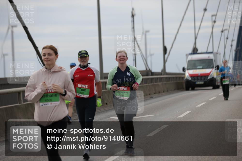 03.10.2025 - Köhlbrandbrückenlauf Jannik Wohlers http://msf.ph/oto/9140661 03.10.2025 16:12:33 Position 1 8506, 8648, 8646 meine-sportfotos.de