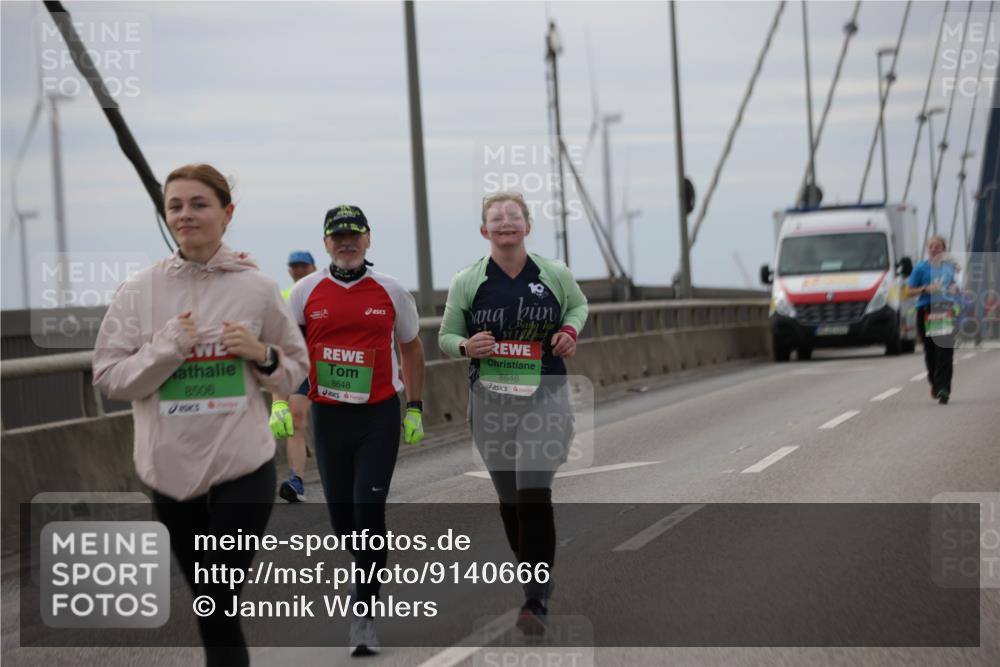 03.10.2025 - Köhlbrandbrückenlauf Jannik Wohlers http://msf.ph/oto/9140666 03.10.2025 16:12:33 Position 1 8506, 8648, 8646 meine-sportfotos.de