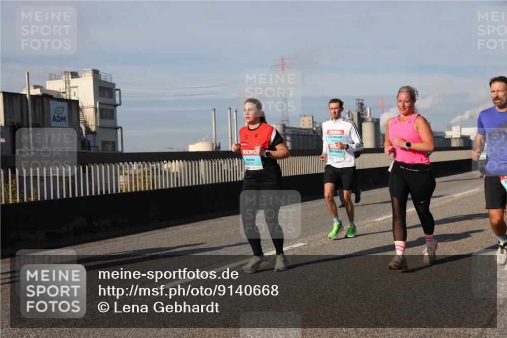 03.10.2025 - Köhlbrandbrückenlauf Lena Gebhardt http://msf.ph/oto/9140668 03.10.2025 09:58:25 Position 2 3747, 2454 meine-sportfotos.de