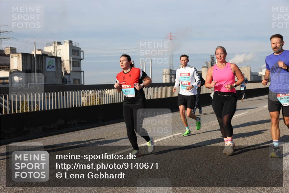 03.10.2025 - Köhlbrandbrückenlauf Lena Gebhardt http://msf.ph/oto/9140671 03.10.2025 09:58:25 Position 2 2368, 2454, 3747, 1212 meine-sportfotos.de