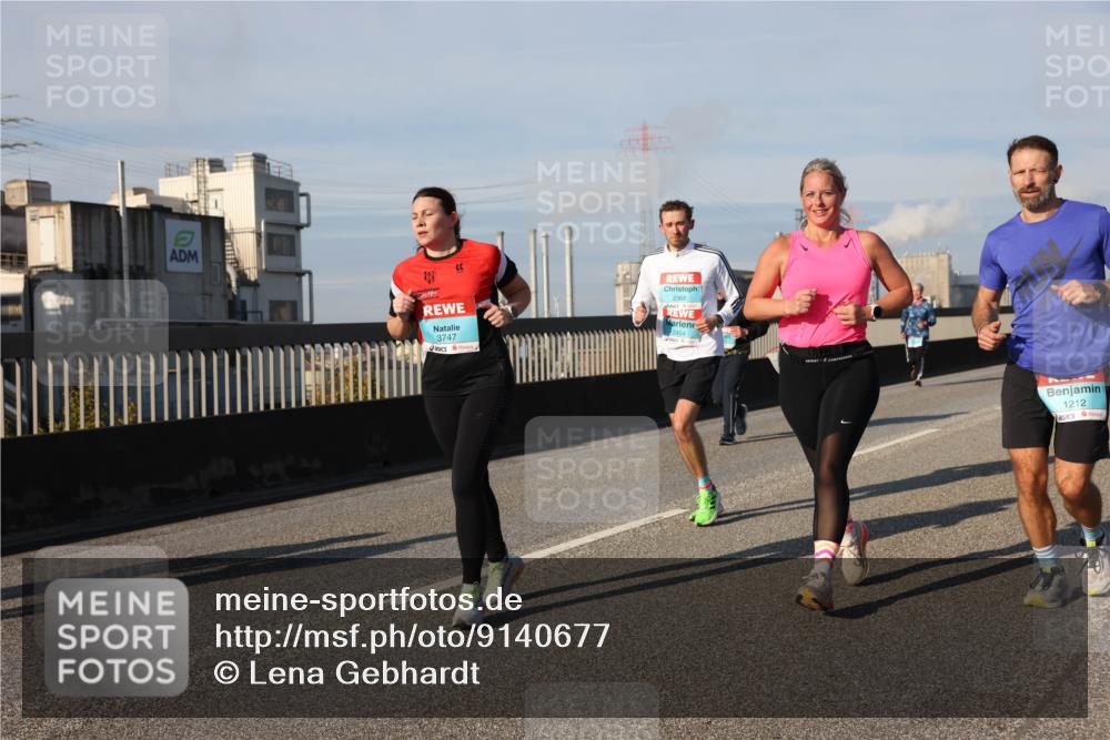 03.10.2025 - Köhlbrandbrückenlauf Lena Gebhardt http://msf.ph/oto/9140677 03.10.2025 09:58:25 Position 2 3747, 2368, 2454, 1212 meine-sportfotos.de