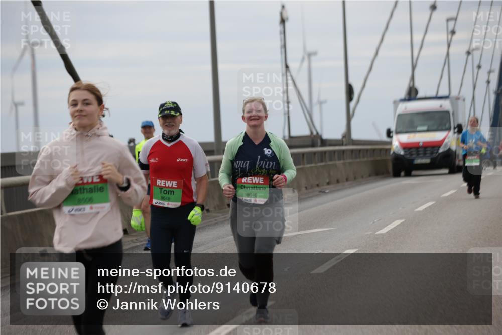 03.10.2025 - Köhlbrandbrückenlauf Jannik Wohlers http://msf.ph/oto/9140678 03.10.2025 16:12:34 Position 1 8506, 8648, 8646 meine-sportfotos.de